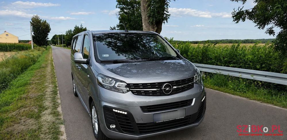 2021' Opel Zafira 2.0 Cdti Extra Long Family photo #2
