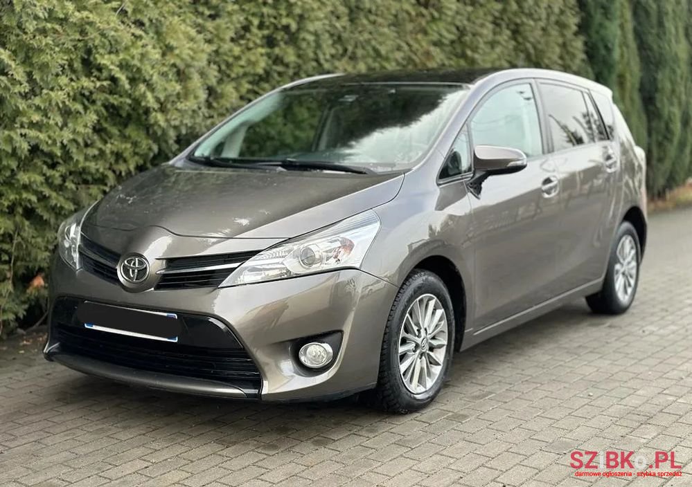 2016' Toyota Verso photo #1