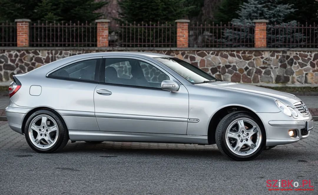 2005' Mercedes-Benz C-Class photo #3