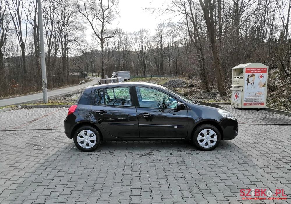 2009' Renault Clio photo #2