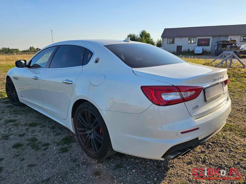 2017' Maserati Quattroporte S Q4 Gransport photo #2