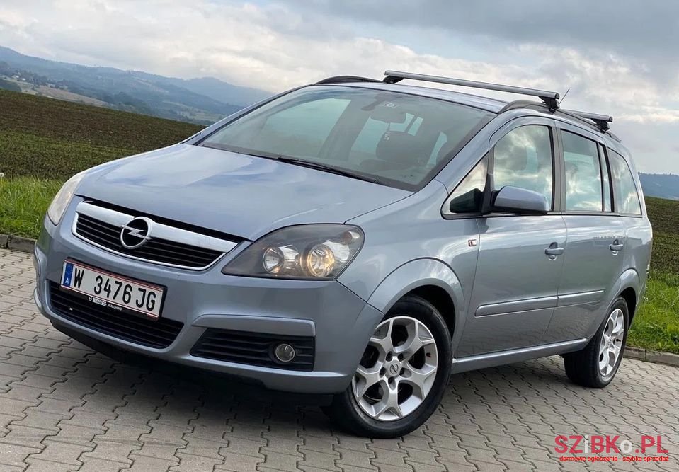 2005' Opel Zafira photo #1