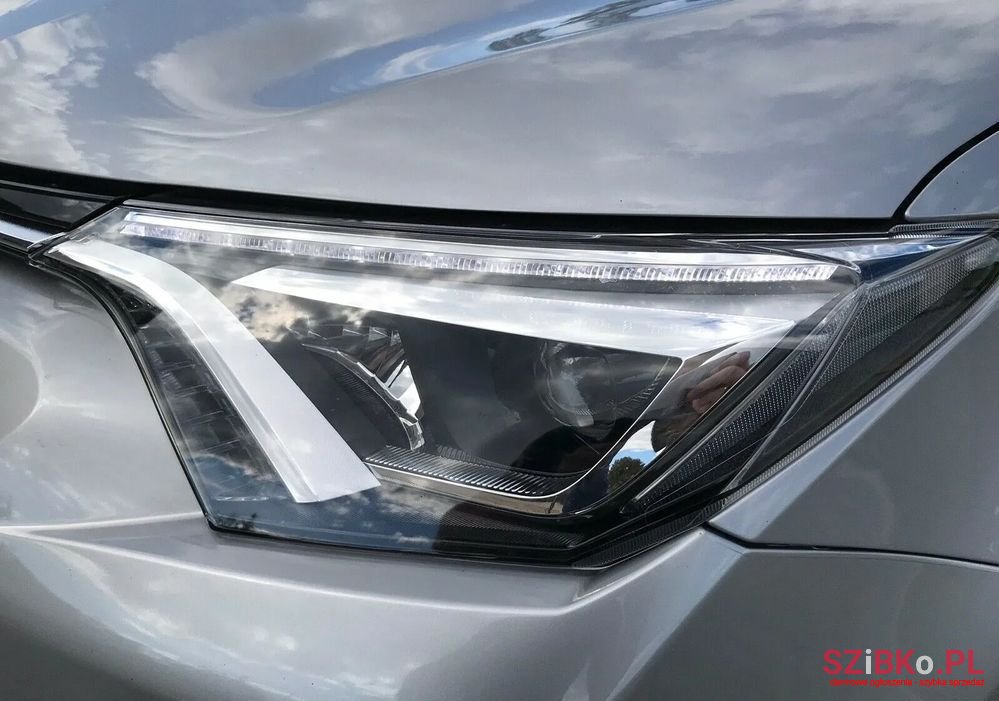 2016' Toyota RAV4 photo #5