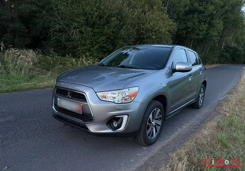 2015' Mitsubishi ASX photo #2