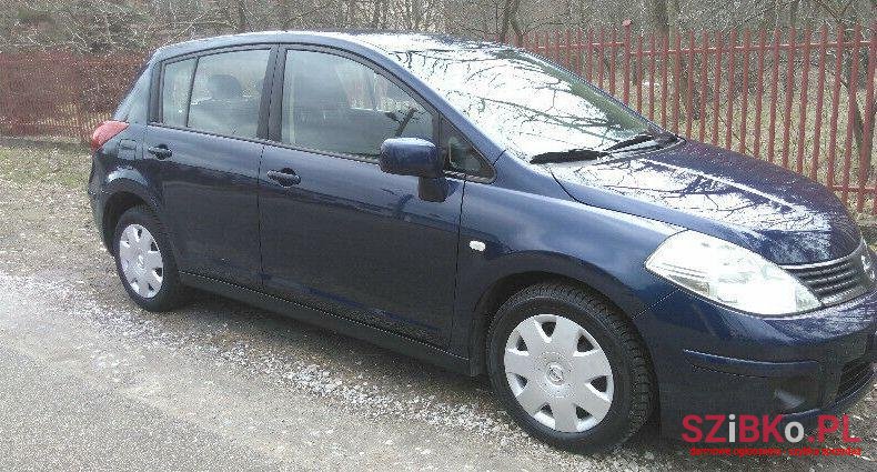 2009' Nissan Tiida photo #1