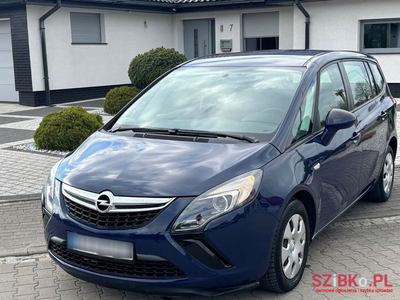 2016' Opel Zafira photo #1