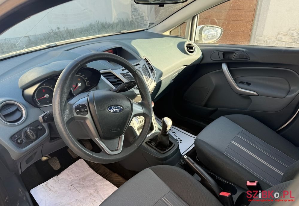 2010' Ford Fiesta photo #5