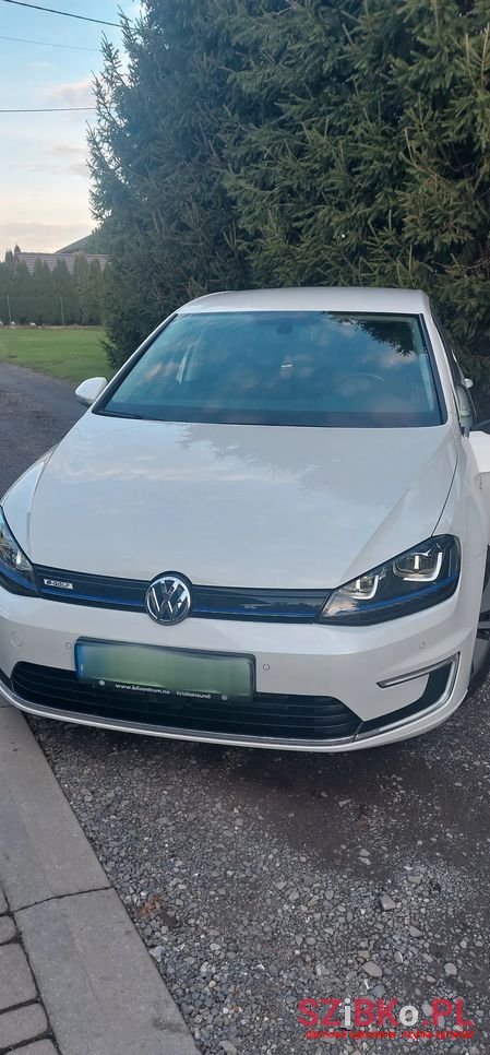 2015' Volkswagen Golf E-Golf photo #2