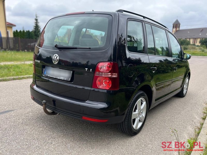 2009' Volkswagen Touran photo #5