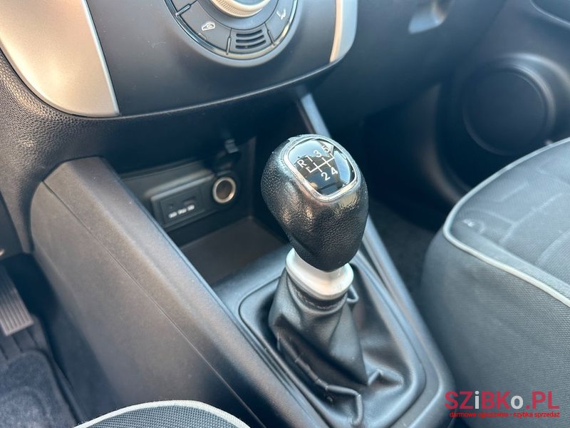2010' Kia Venga photo #5