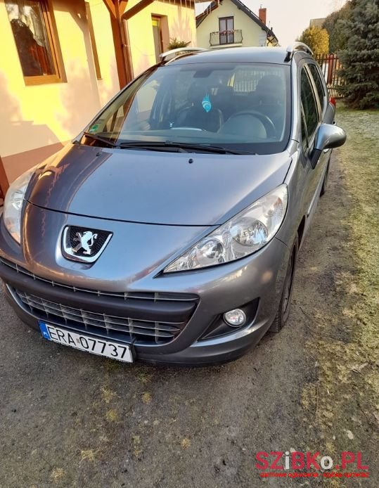 2011' Peugeot 207 Sw photo #1