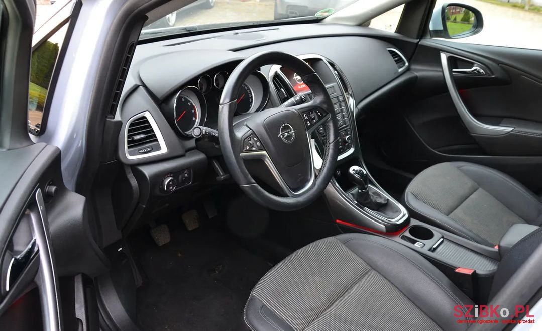 2014' Opel Astra photo #6