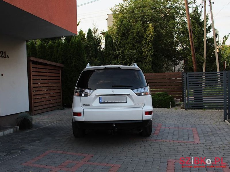 2010' Mitsubishi Outlander 2.0 2Wd photo #5