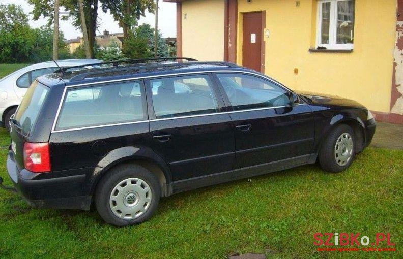 2005' Volkswagen Passat photo #2