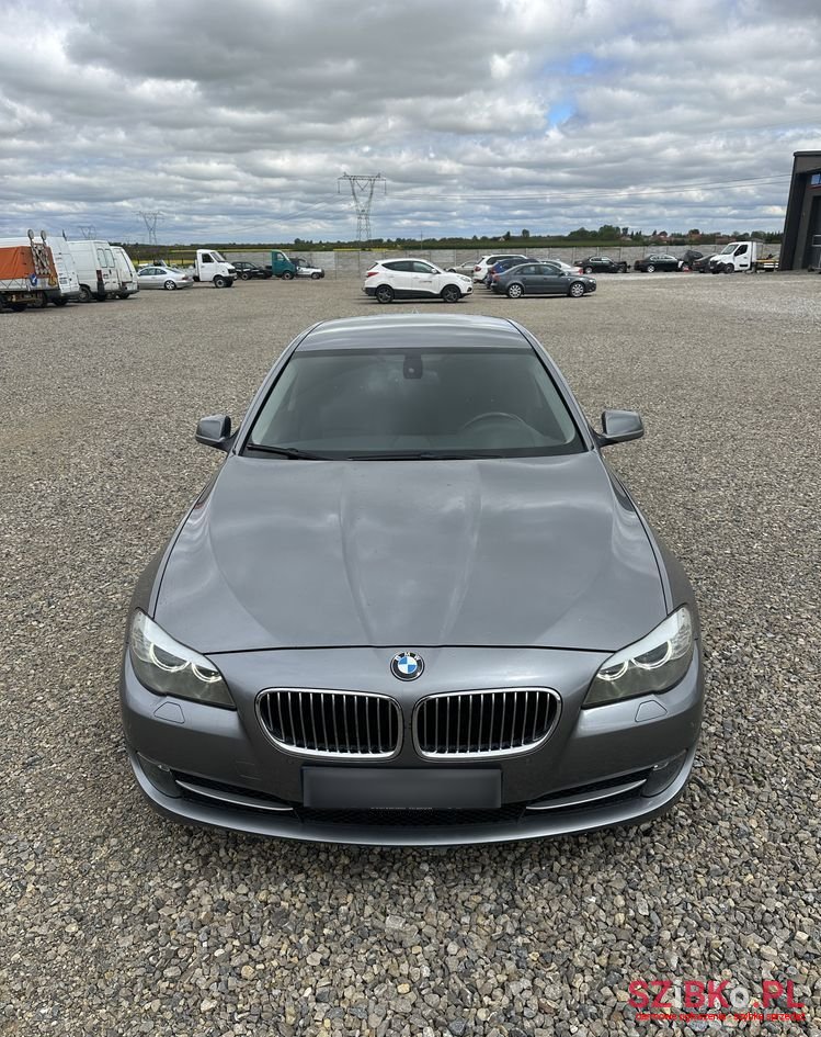 2011' BMW 5 Series photo #5