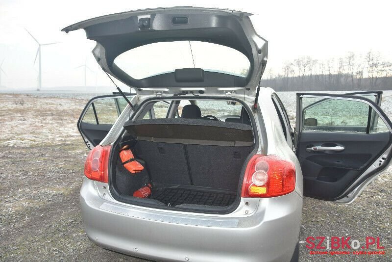 2007' Toyota Auris photo #5