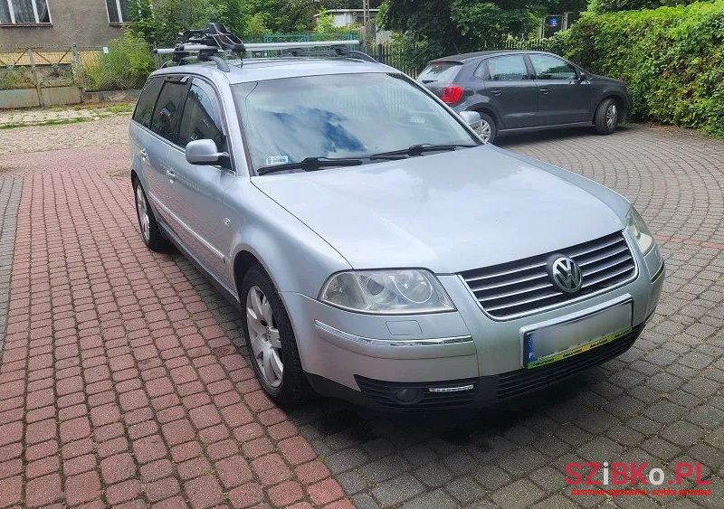 2001' Volkswagen Passat photo #2