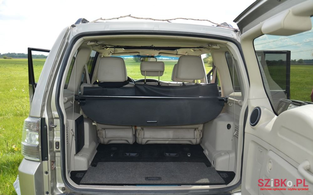 2008' Mitsubishi Pajero photo #5