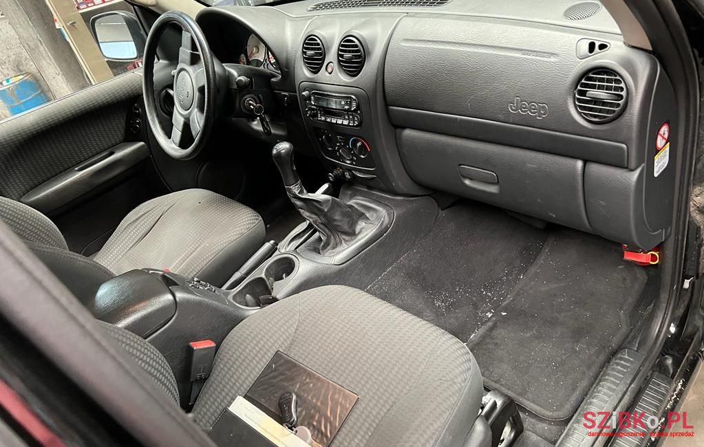 2003' Jeep Cherokee Sport photo #2