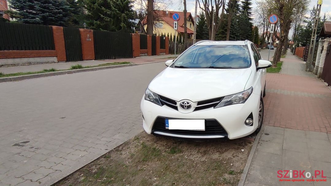 2015' Toyota Auris photo #1