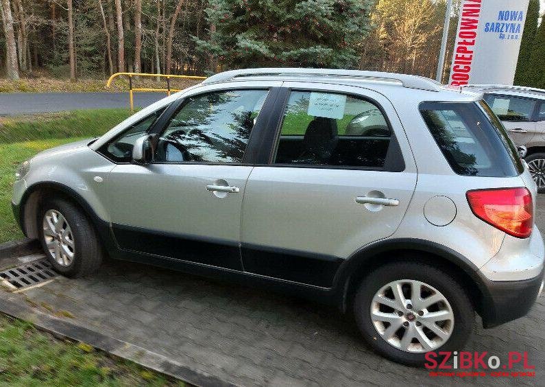 2011' Fiat Sedici photo #1