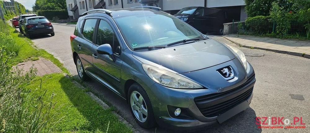 2011' Peugeot 207 Sw photo #1