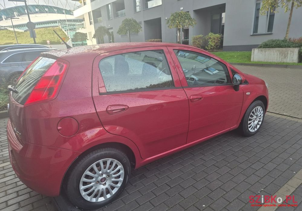 2011' Fiat Grande Punto photo #1