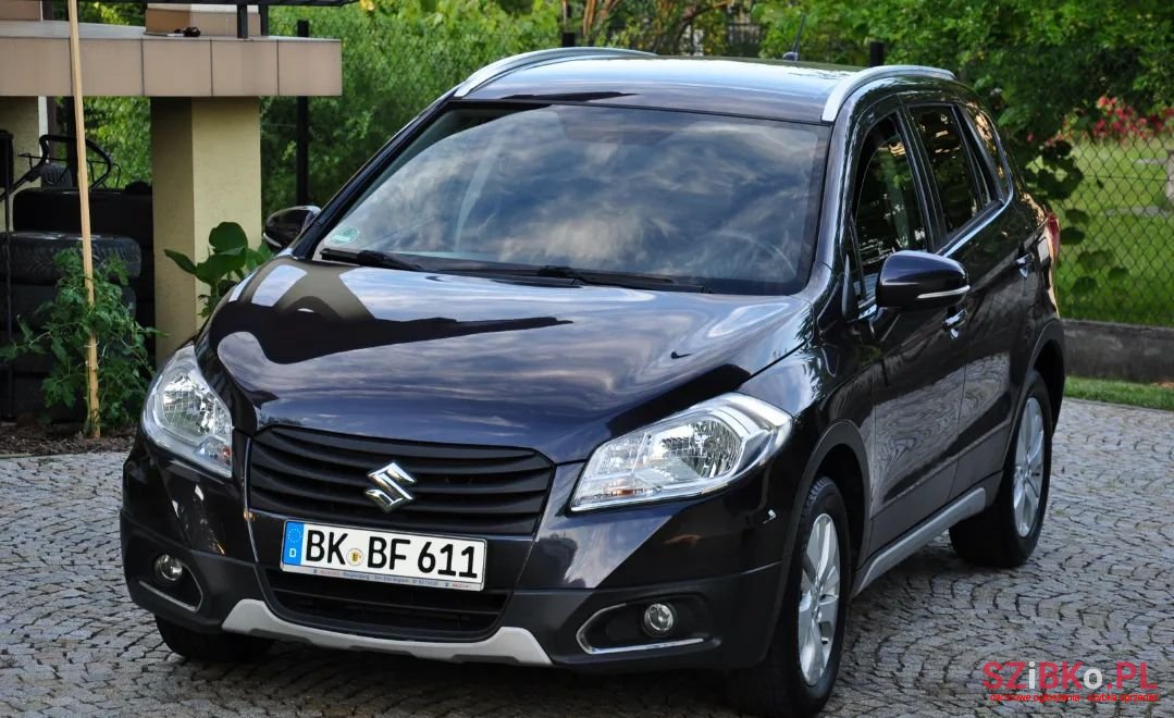 2014' Suzuki SX4 photo #3