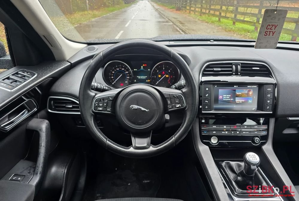 2017' Jaguar F-Pace 2.0 I4D Awd Pure photo #4