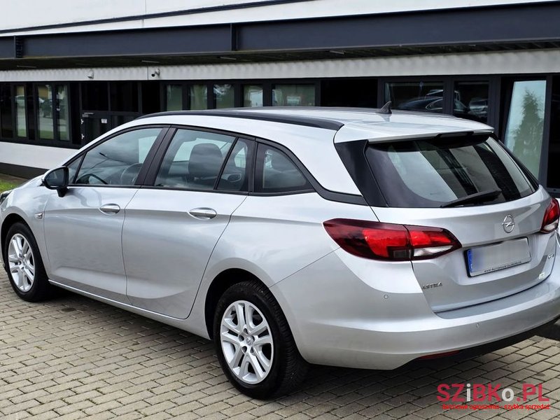 2016' Opel Astra photo #3