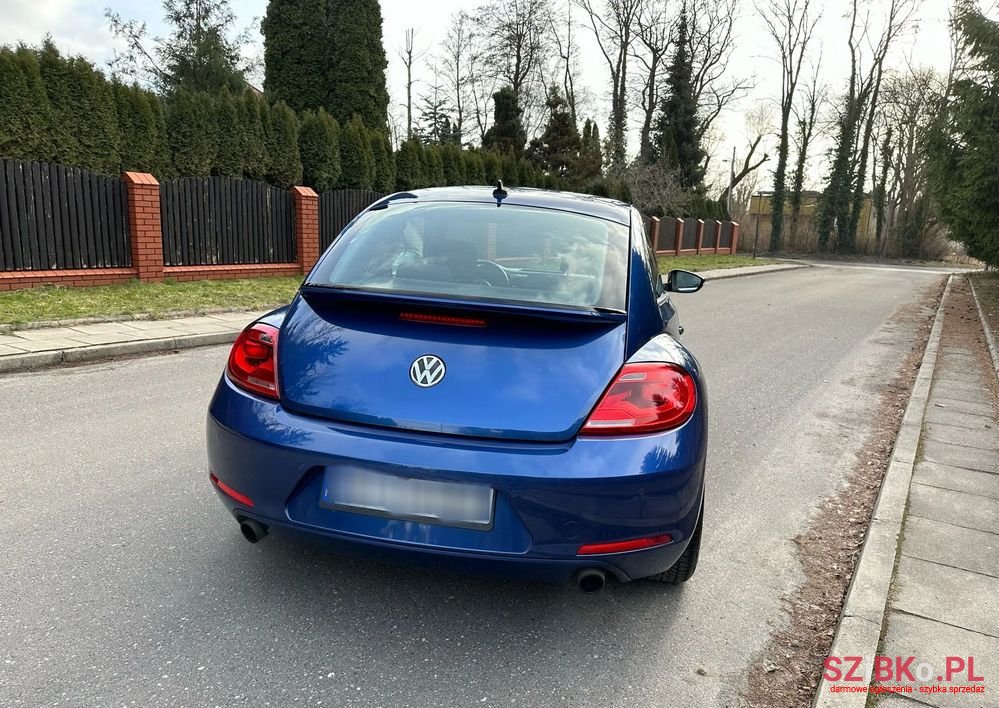 2011' Volkswagen Beetle photo #6