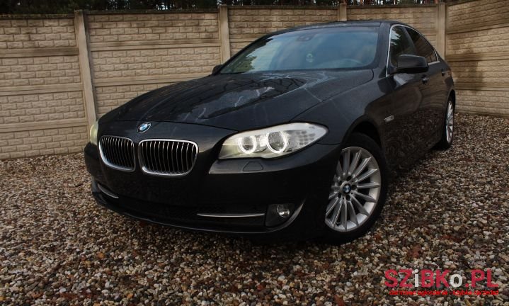 2010' BMW 5 Series photo #2