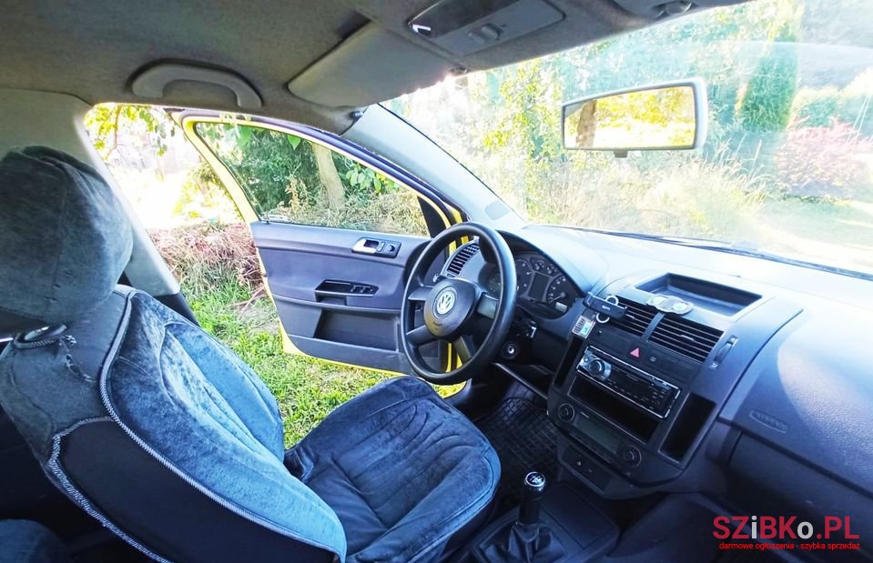 2002' Volkswagen Polo photo #6