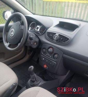 2009' Renault Clio photo #1