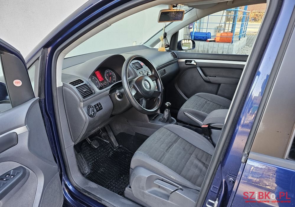2006' Volkswagen Touran photo #6