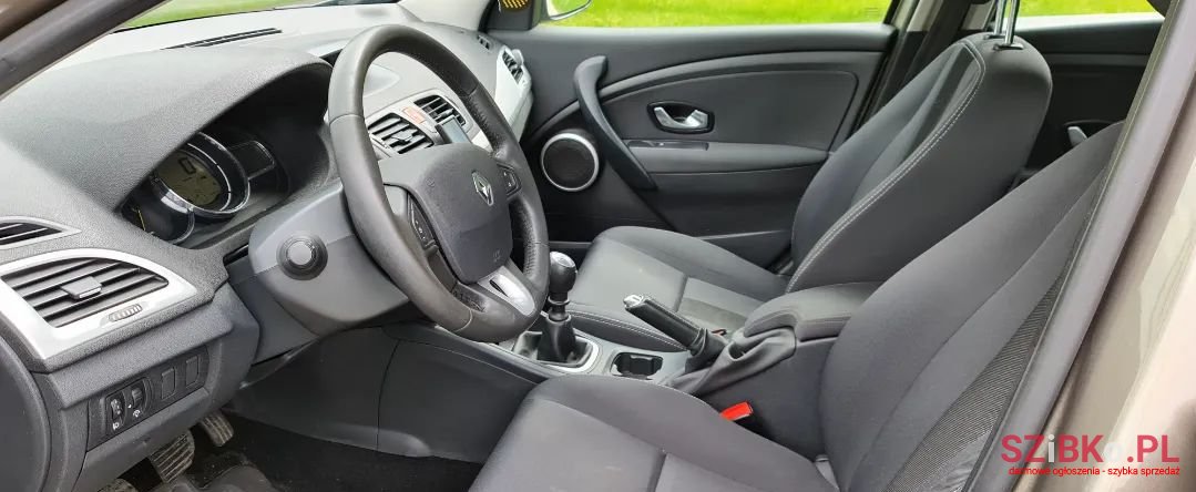 2011' Renault Megane photo #6