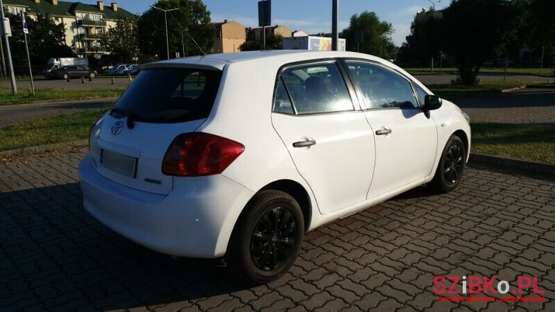2009' Toyota Auris photo #6