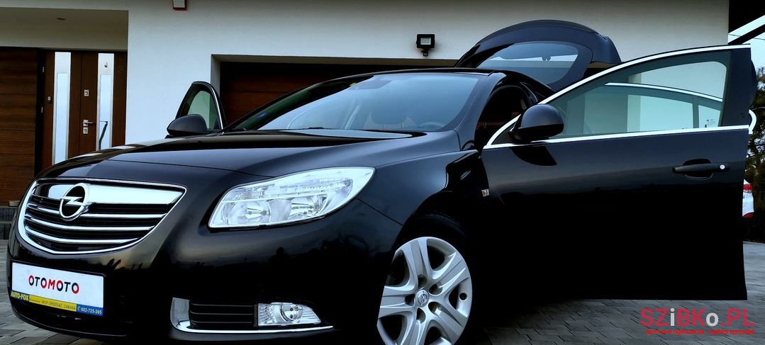 2011' Opel Insignia photo #1