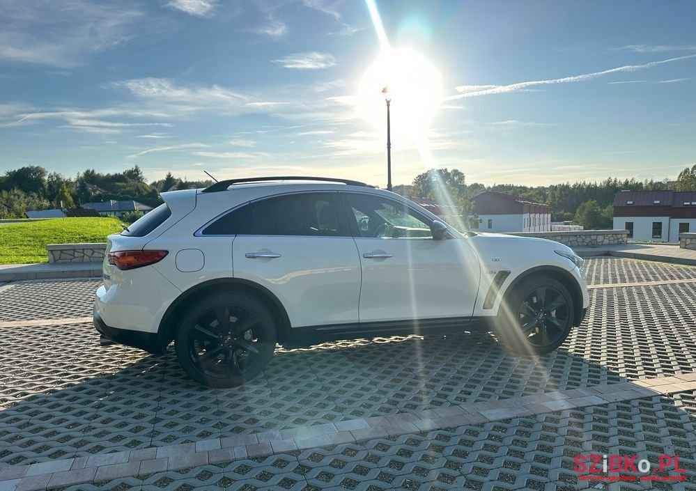 2014' Infiniti Q70 3.0D S photo #5