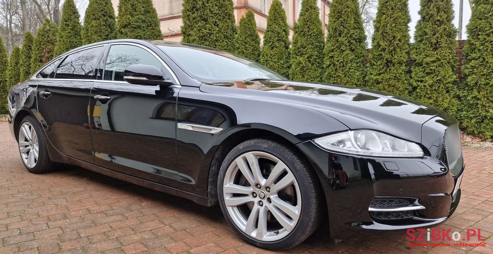 2012' Jaguar XJ 3.0 D V6 Luxury photo #3