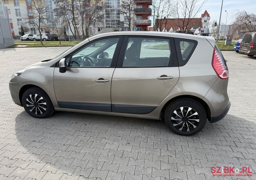 2009' Renault Scenic photo #6