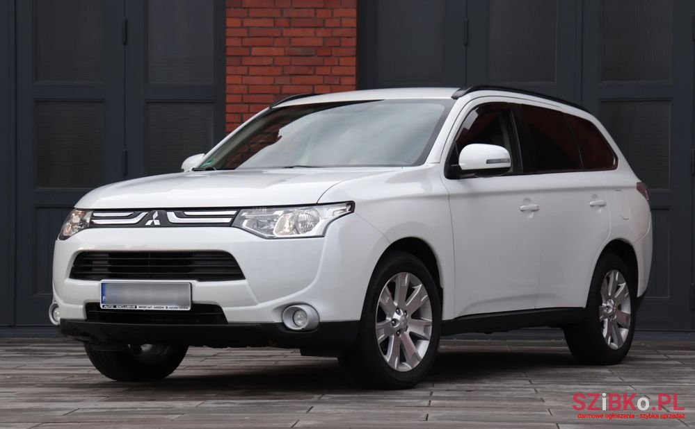 2013' Mitsubishi Outlander photo #1