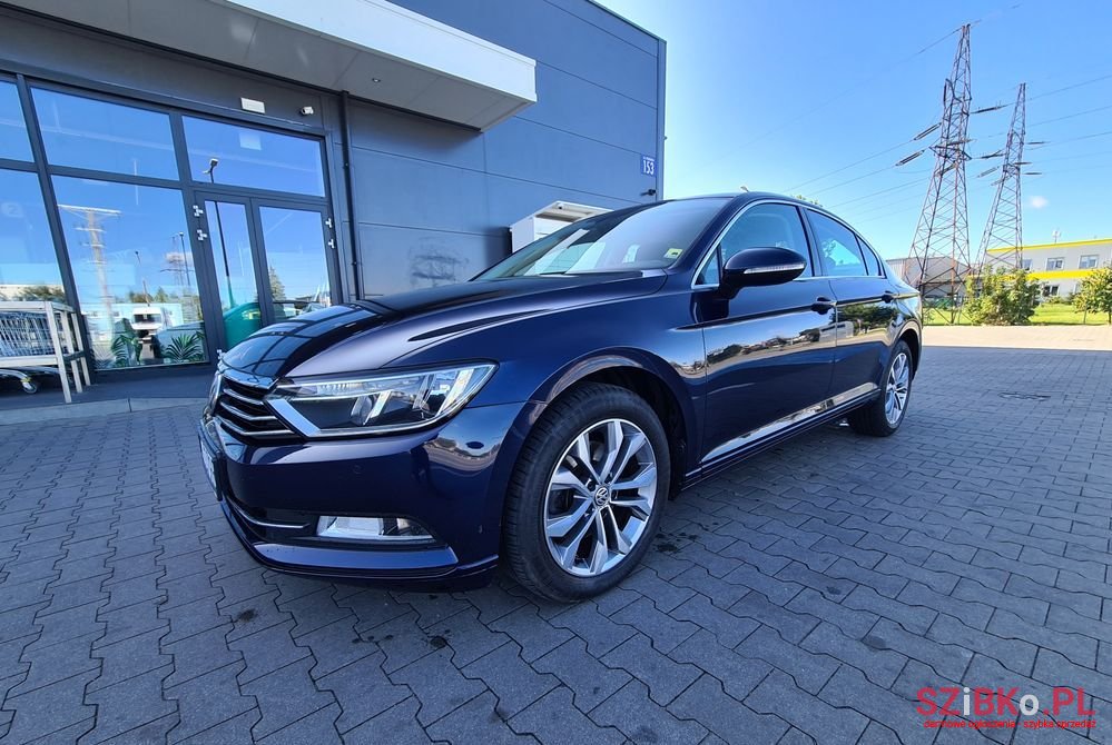 2016' Volkswagen Passat photo #3