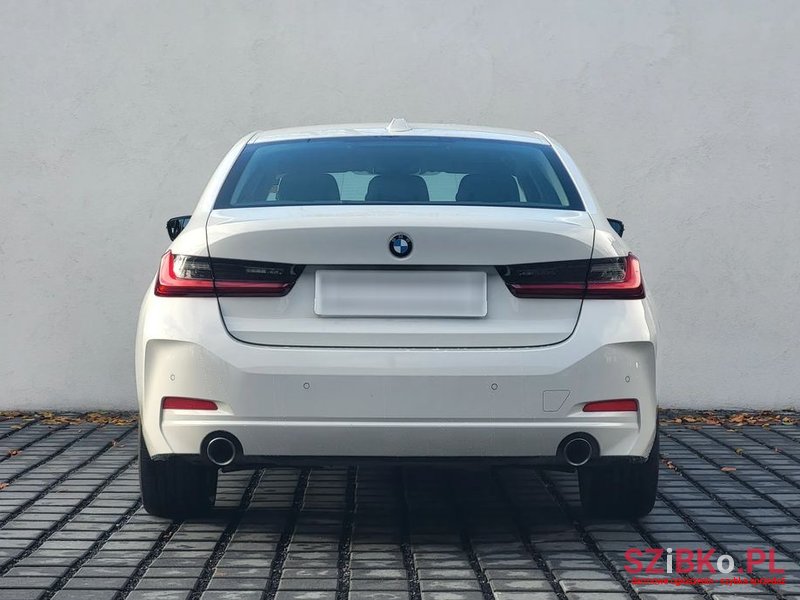 2022' BMW 3 Series 318I photo #5