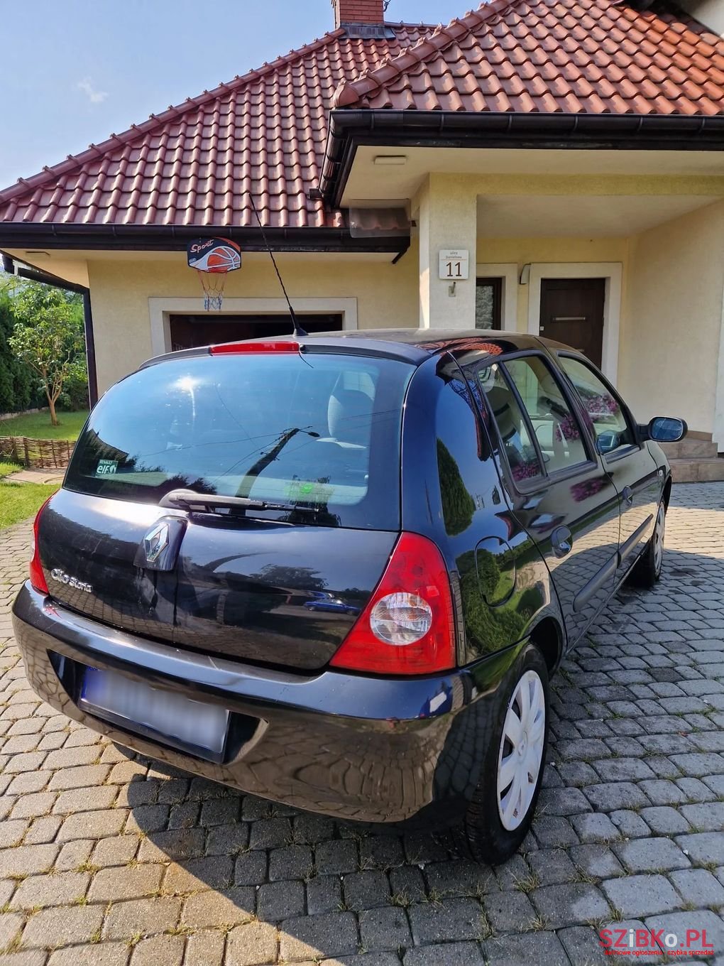 2009' Renault Clio photo #3