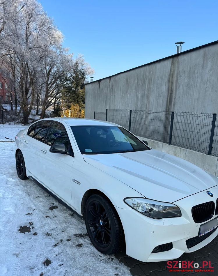 2012' BMW 5 Series 528I Xdrive photo #3