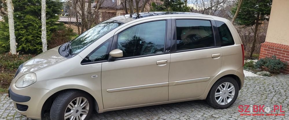 2005' Lancia Musa 1.4 16V Platinum photo #2