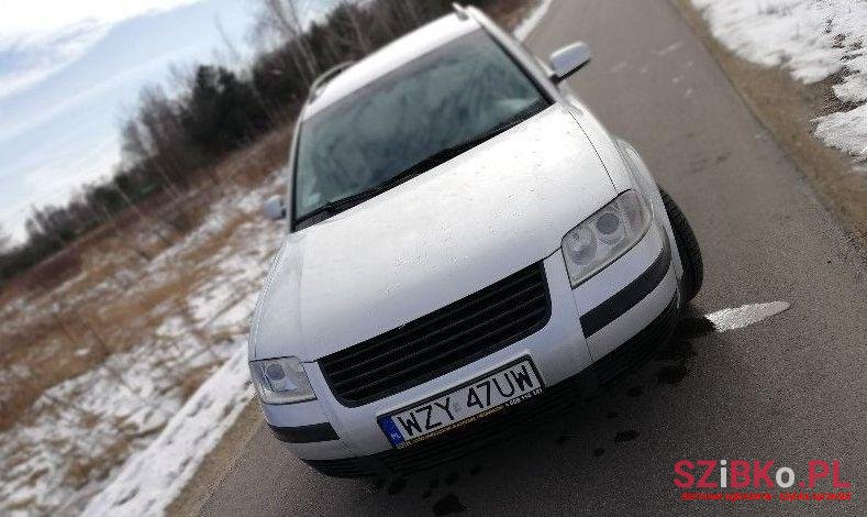 2002' Volkswagen Passat photo #3