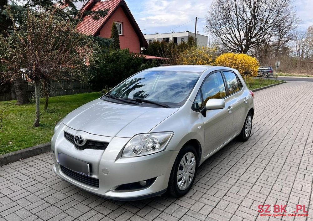 2007' Toyota Auris photo #2