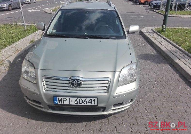 2004' Toyota Avensis photo #1